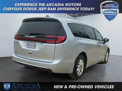 2023 Chrysler Pacifica, $24900. Photo 5