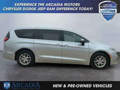 2023 Chrysler Pacifica, $24900. Photo 6