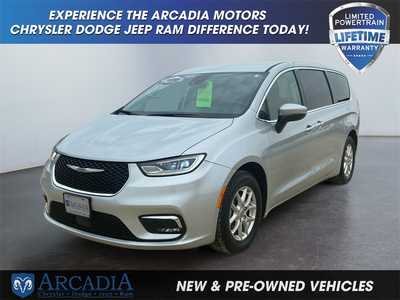 2023 Chrysler Pacifica, $24900. Photo 1