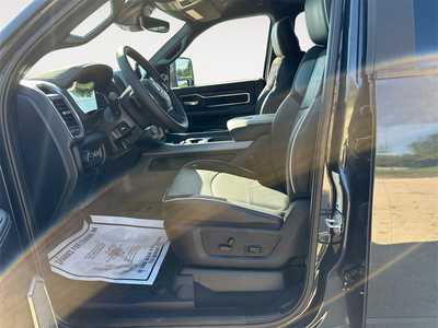 2025 RAM 2500 Crew Cab, $. Photo 9