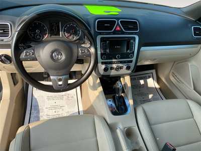 2014 Volkswagen Eos, $12500. Photo 10
