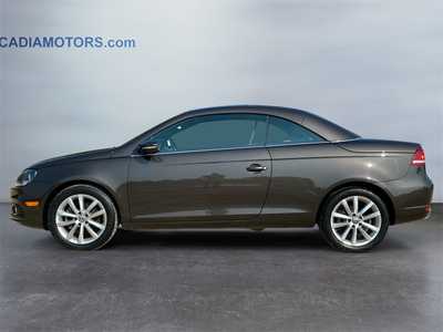 2014 Volkswagen Eos, $12500. Photo 2