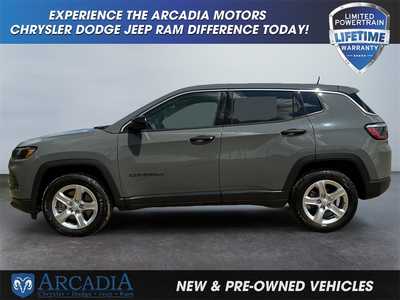 2023 Jeep Compass, $22900. Photo 2