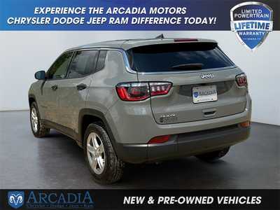 2023 Jeep Compass, $22900. Photo 3