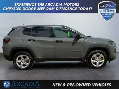 2023 Jeep Compass, $22900. Photo 6
