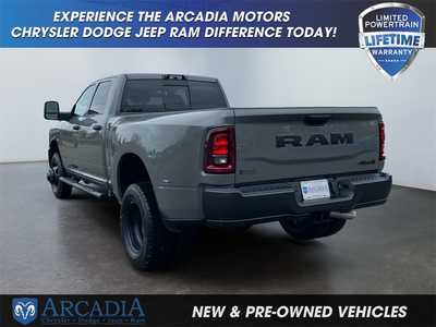 2026 RAM 3500 Crew Cab, $. Photo 3