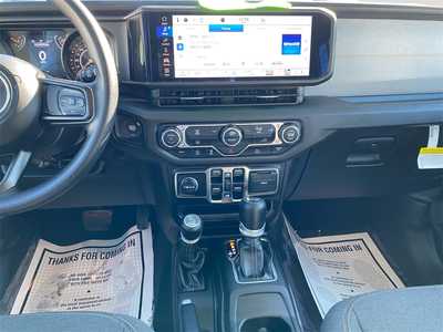 2025 Jeep Wrangler, $39000. Photo 11