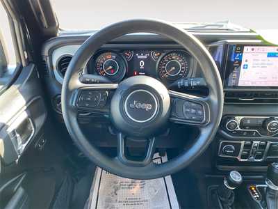 2025 Jeep Wrangler, $39000. Photo 12