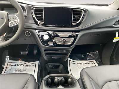 2026 Chrysler Pacifica, $. Photo 11