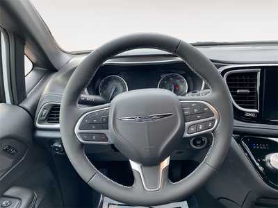 2026 Chrysler Pacifica, $. Photo 12