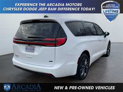 2026 Chrysler Pacifica, $. Photo 5