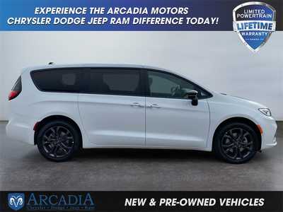 2026 Chrysler Pacifica, $. Photo 6