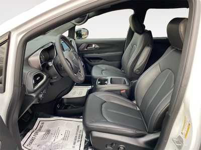 2026 Chrysler Pacifica, $. Photo 9