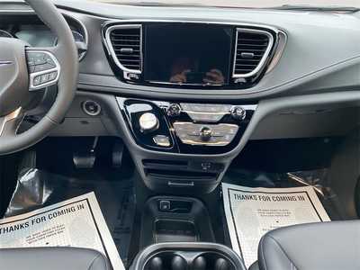 2026 Chrysler Pacifica, $. Photo 11