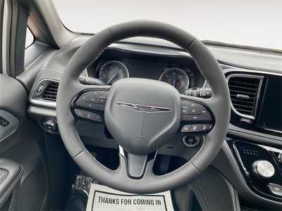 2026 Chrysler Pacifica, $. Photo 12