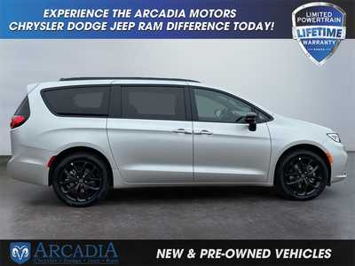 2026 Chrysler Pacifica, $. Photo 6