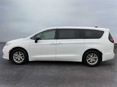 2024 Chrysler Pacifica, $29143. Photo 2
