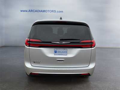 2024 Chrysler Pacifica, $29700. Photo 4