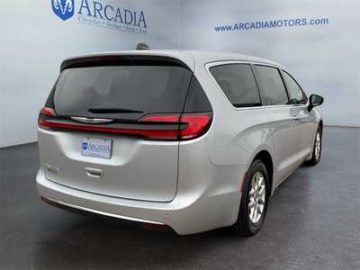 2024 Chrysler Pacifica, $29700. Photo 5