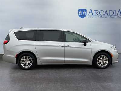 2024 Chrysler Pacifica, $29700. Photo 6