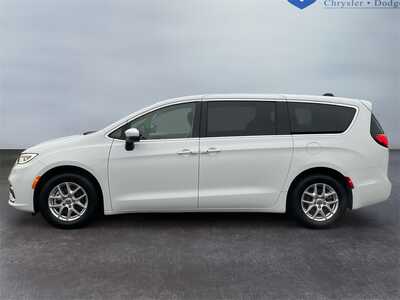 2023 Chrysler Pacifica, $24500. Photo 2