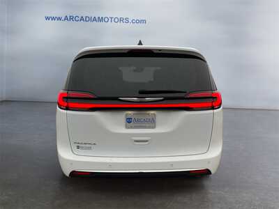 2023 Chrysler Pacifica, $24500. Photo 4