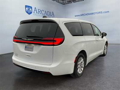 2023 Chrysler Pacifica, $24500. Photo 5