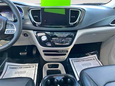 2024 Chrysler Pacifica, $29900. Photo 11