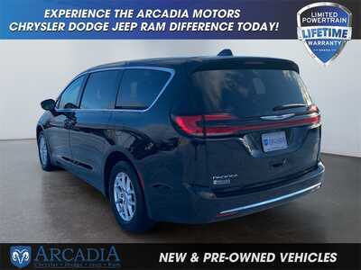 2024 Chrysler Pacifica, $29900. Photo 3