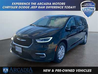 2024 Chrysler Pacifica, $29900. Photo 1