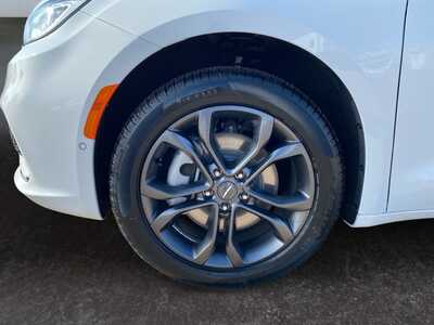 2026 Chrysler Pacifica, $0. Photo 9