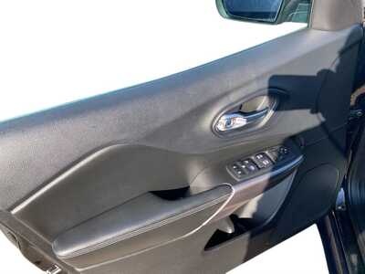 2019 Jeep Cherokee, $17900. Photo 11