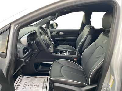 2026 Chrysler Pacifica, $0. Photo 10