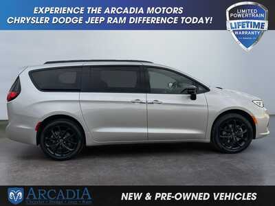 2026 Chrysler Pacifica, $0. Photo 6