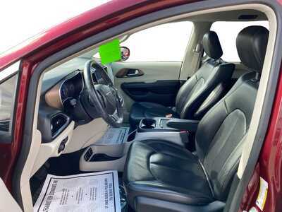 2017 Chrysler Pacifica, $17400. Photo 10