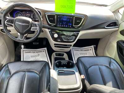 2017 Chrysler Pacifica, $17400. Photo 12
