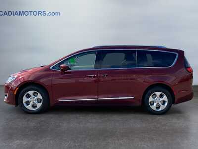 2017 Chrysler Pacifica, $17400. Photo 2