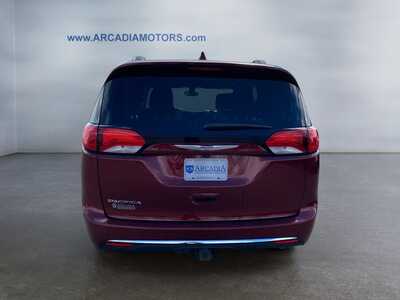 2017 Chrysler Pacifica, $17400. Photo 4