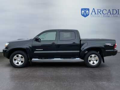 2010 Toyota Tacoma, $15900. Photo 2