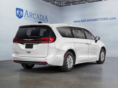 2026 Chrysler Pacifica, $0. Photo 2
