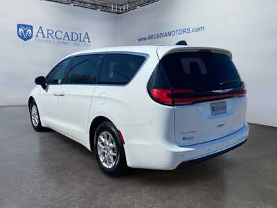 2023 Chrysler Pacifica, $25500. Photo 3