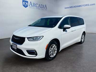2023 Chrysler Pacifica, $25500. Photo 1