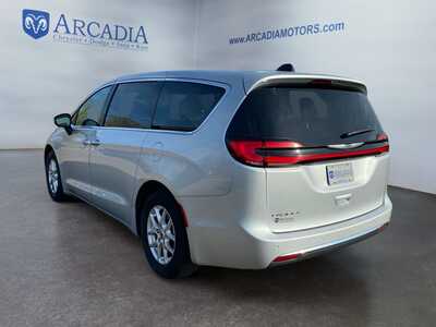 2023 Chrysler Pacifica, $24749. Photo 3