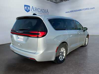 2023 Chrysler Pacifica, $24749. Photo 5