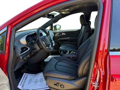 2027 Chrysler Pacifica, $0. Photo 10