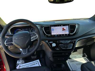 2027 Chrysler Pacifica, $0. Photo 12