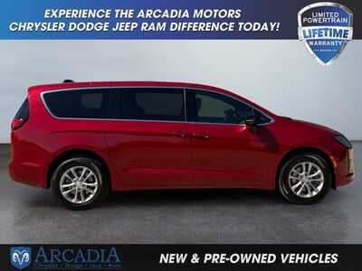 2027 Chrysler Pacifica, $0. Photo 6