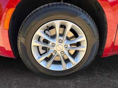 2027 Chrysler Pacifica, $0. Photo 9