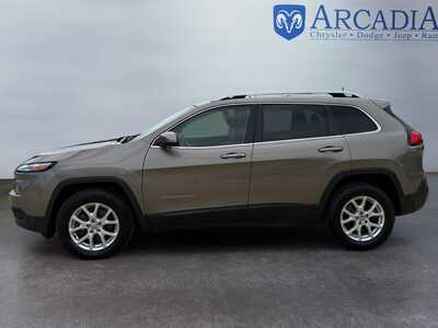 2018 Jeep Cherokee, $14451. Photo 2