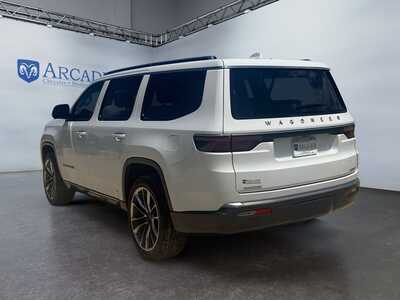 2022 Jeep Wagoneer, $44149. Photo 2